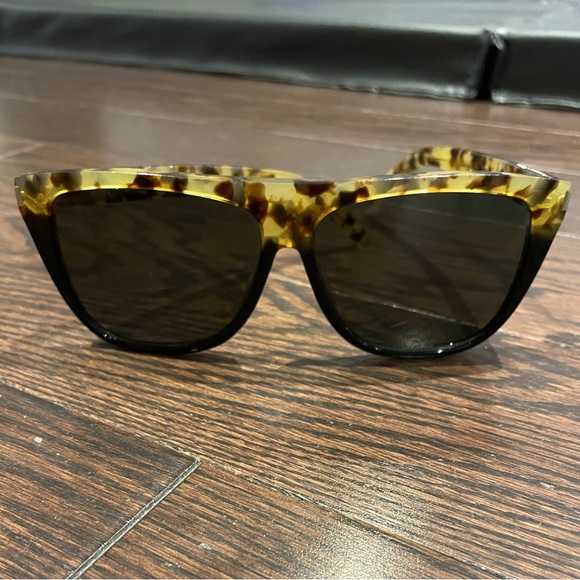YSL sunglasses - Picture 2 of 4